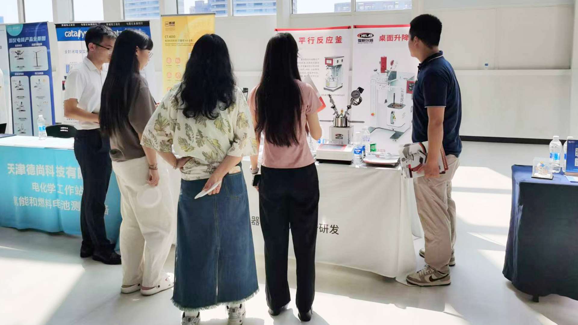 霍桐仪器参与 “第十六届环球华人化工学者钻研会”,尝试室反映釜受喜爱！消息主图